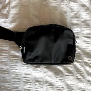 Black Large Everywhere belt bag
